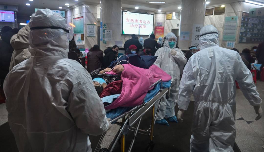 Hospitalización de personas contagiadas con COVID-19 en China entre enero y mayo del 2020. Foto: Getty Hospitalización de personas contagiadas con COVID-19 en China entre enero y mayo del 2020. Foto: Getty