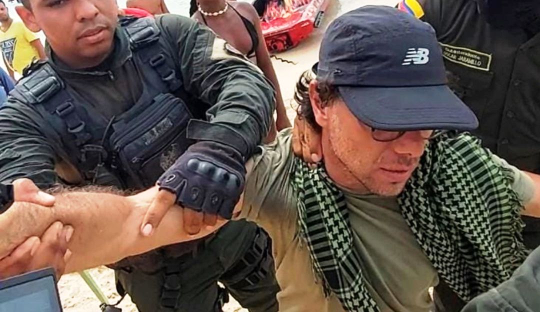 La Policía de Cartagena desmintió estas afirmaciones y aclara que se trato de un procedimiento de requisa al cual se habría negado el comunicador La Policía de Cartagena desmintió estas afirmaciones y aclara que se trato de un procedimiento de requisa al cual se habría negado el comunicador