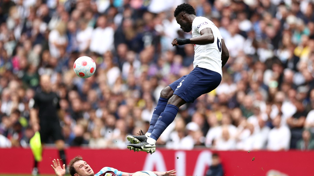Con Davinson todo el partido, Tottenham da un paso hacia la Champions