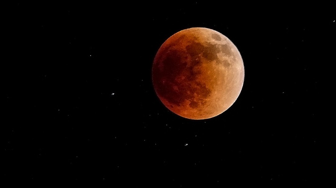 Imágenes que dejó el eclipse de la Luna Roja este 15 y 16 de mayo del 2022