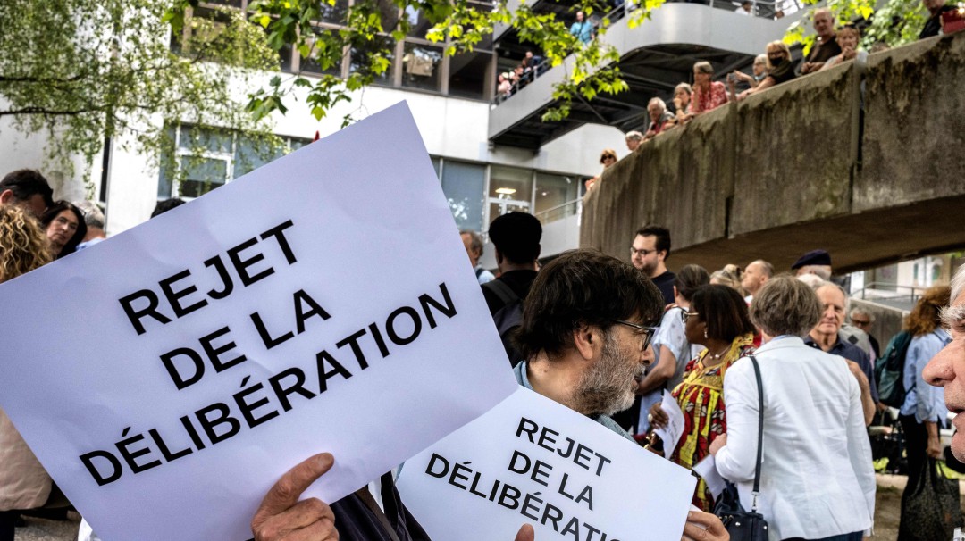 Francia ordena tomar medidas contra Grenoble por permitir uso de burkini