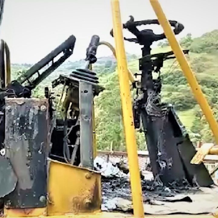Incineran maquinaria utilizada para ejecutar obras viales en el sur del Cauca