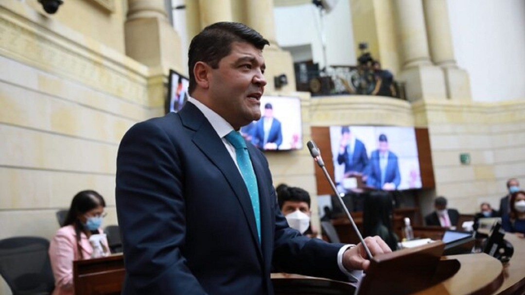 Presidente del Senado acusa a la Registraduria de alterar las elecciones