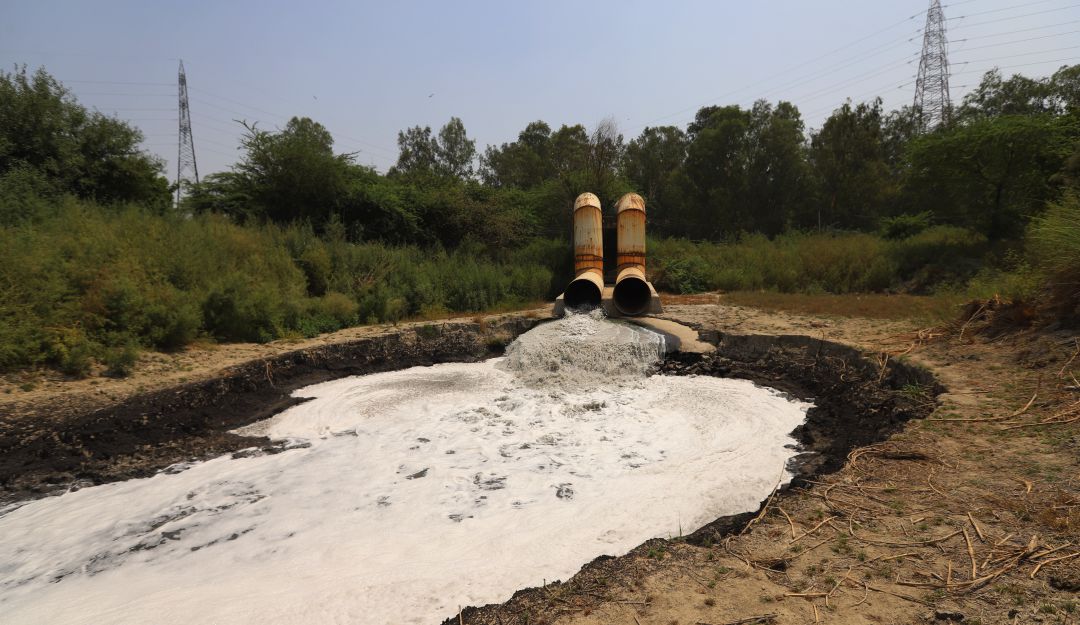 Contaminación generada por una planta en India Contaminación generada por una planta en India