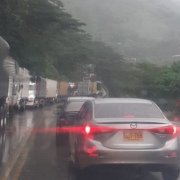 Un viacrusis para conductores y viajeros la vía entre Cajamarca e Ibagué