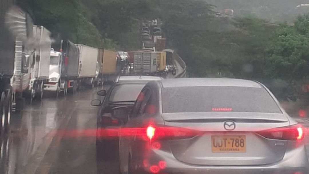 Un viacrusis para conductores y viajeros la vía entre Cajamarca e Ibagué