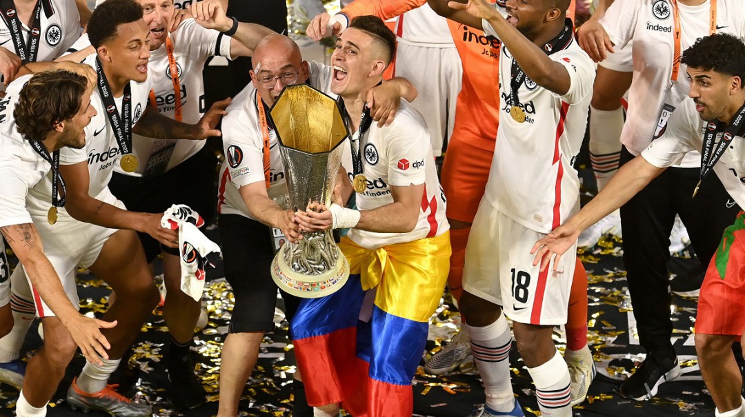 Santos Borré se convierte en el séptimo colombiano campeón de Europa League