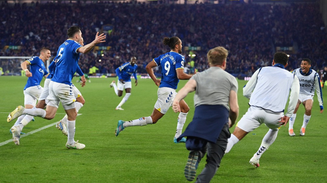Everton de Yerry Mina remonta ante Crystal Palace y mantiene la categoría