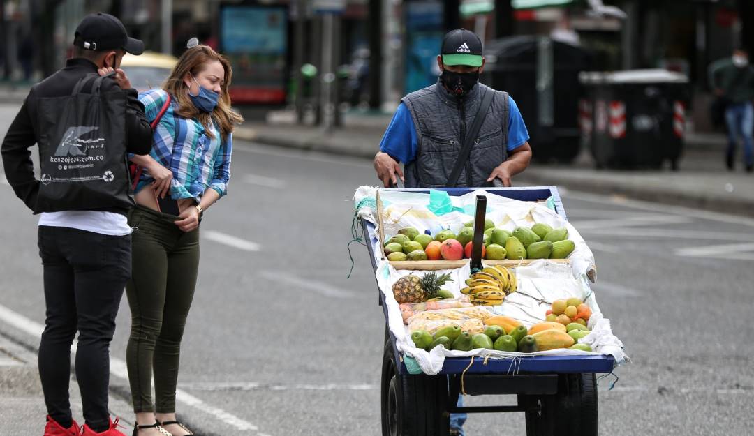 Vendedores ambulantes en Colombia. Foto: Colprensa. Vendedores ambulantes en Colombia. Foto: Colprensa.