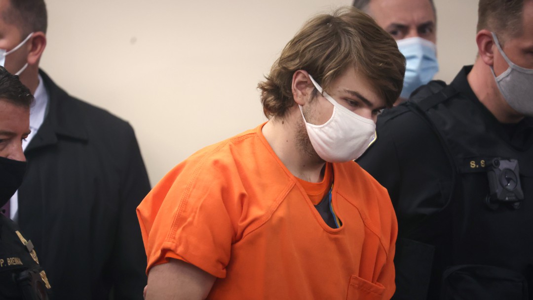 Investigan operadora de 911 que colgó llamada durante tiroteo en Nueva York