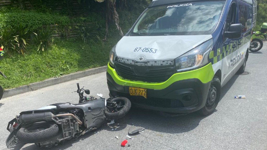 Huían de la Policía y chocaron contra una patrulla en Manizales