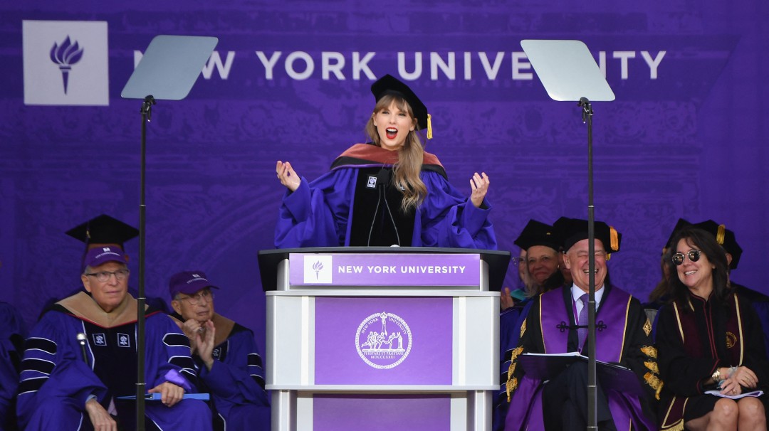 Taylor Swift se convirtió en ‘doctora’ de la universidad de Nueva York