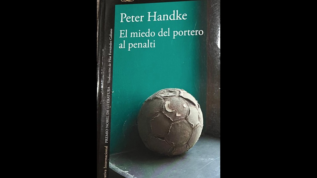 Viernes de libros: 'El miedo del portero al penalti' de Peter Handke
