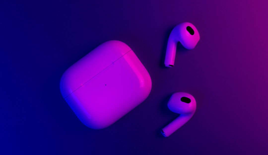 Apple recibe demanda por daños en los oídos de un menor que usaba AirPods Apple recibe demanda por daños en los oídos de un menor que usaba AirPods