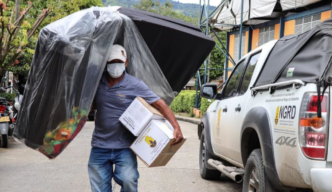 Empiezan a llegar ayudas humanitarias a damnificados por ola invernal en el Huila Empiezan a llegar ayudas humanitarias a damnificados por ola invernal en el Huila
