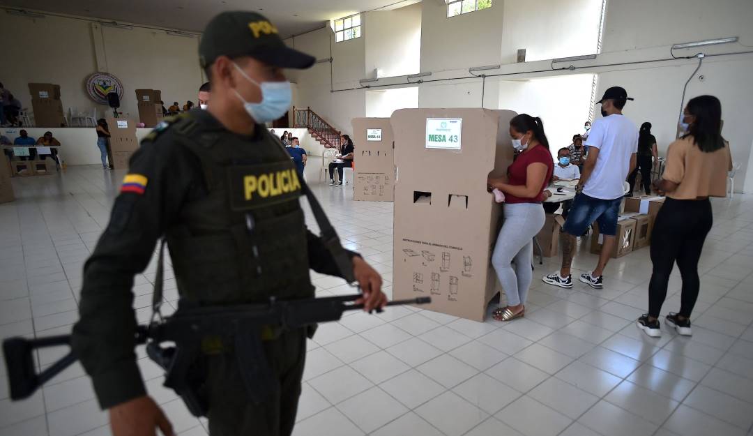 Presencia de la fuerza pública durante la jornada electoral en Colombia. Foto: Getty Presencia de la fuerza pública durante la jornada electoral en Colombia. Foto: Getty