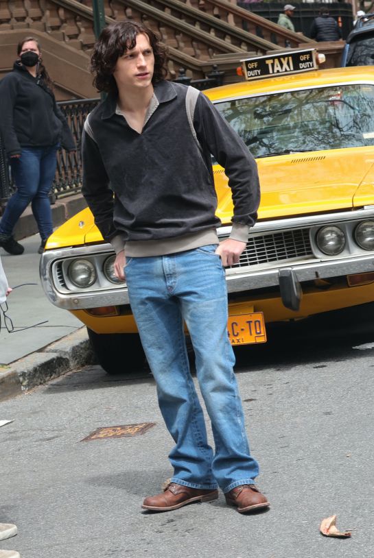 Tom Holland en el set de 'The Crowded Room' Tom Holland en el set de 'The Crowded Room'