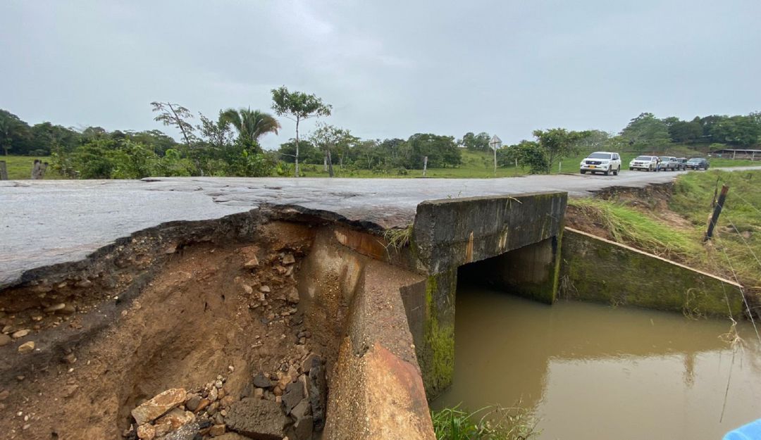 En más del 70% se ha logrado la limpieza de la vía que del Cinco conduce al puente Las Delicias y que da paso al municipio de El Paujil. En más del 70% se ha logrado la limpieza de la vía que del Cinco conduce al puente Las Delicias y que da paso al municipio de El Paujil.