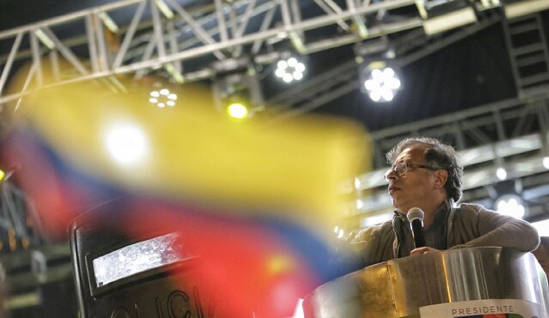 Gustavo Petro, junto a francia Márquez, hizo su cierre de campaña en Bogotá ante 80.000 personas en la Plaza de Bolívar. Gustavo Petro, junto a francia Márquez, hizo su cierre de campaña en Bogotá ante 80.000 personas en la Plaza de Bolívar.