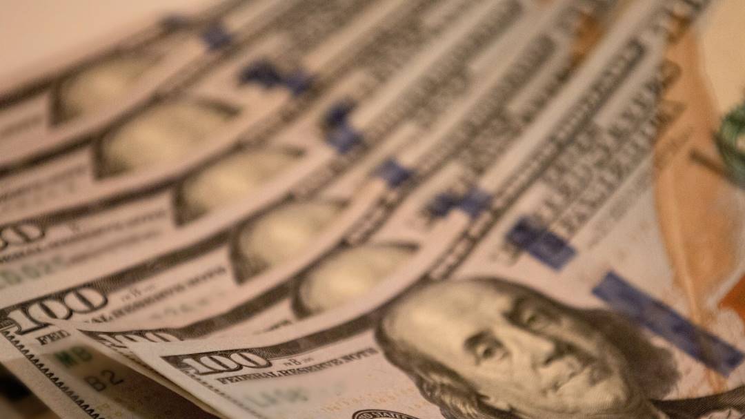 Este lunes el dólar cerró a 3.950,35 pesos