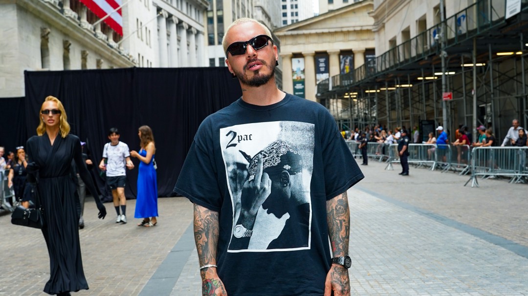J Balvin publicó en su cuenta de Instagram fotografías en minifalda