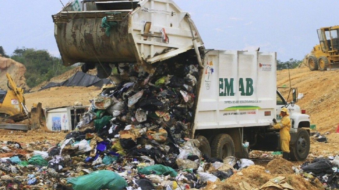 Hablan los alcaldes sobre prohibición de llevar basuras al Carrasco