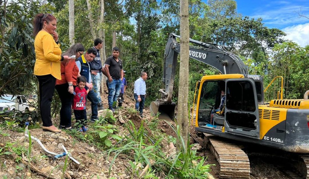 Continúa el trabajo de la maquinaria amarilla por todo el departamento para atender las afectaciones por temporada de lluvias. Continúa el trabajo de la maquinaria amarilla por todo el departamento para atender las afectaciones por temporada de lluvias.