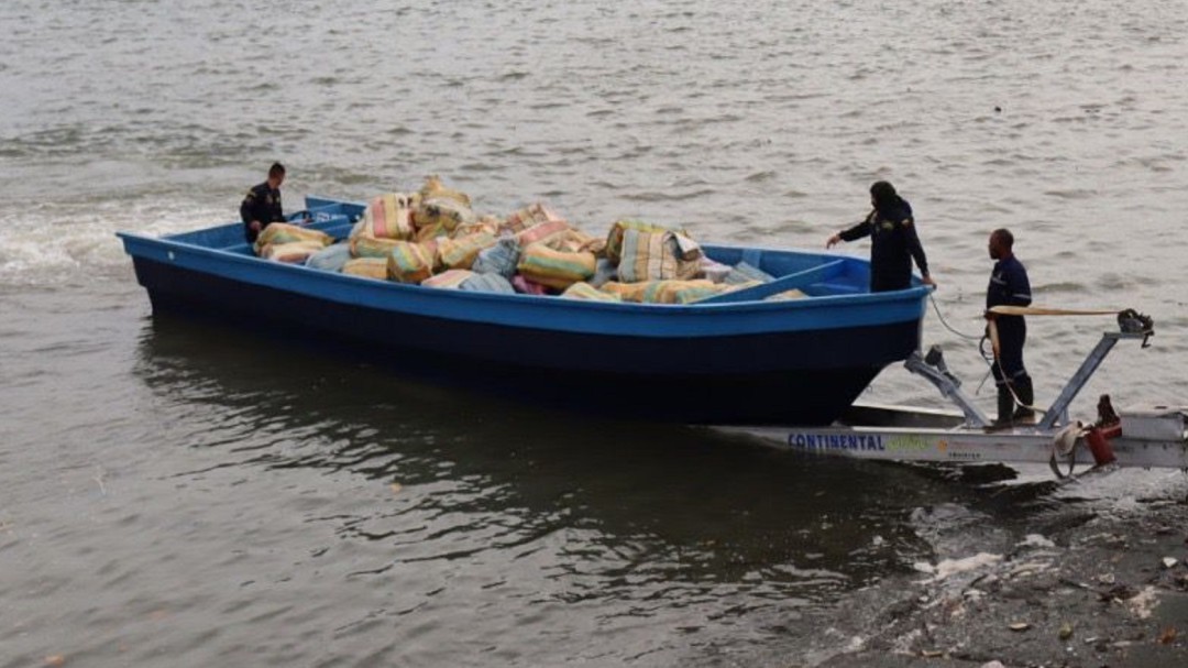 Interceptan lancha con 2.8 toneladas de marihuana en Buenaventura