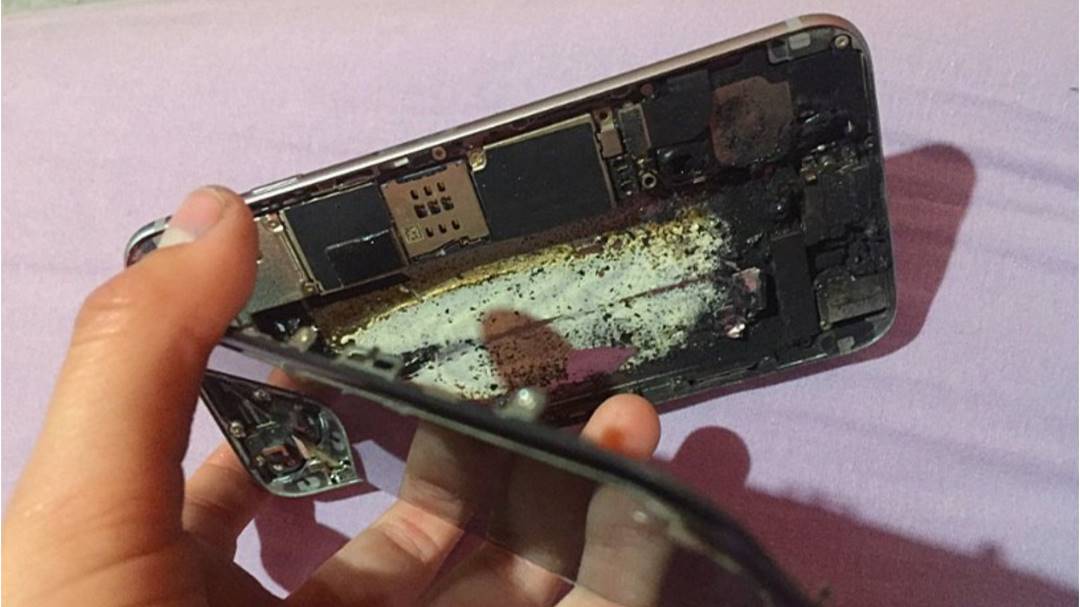 Mujer pierde la vida luego de que el celular le estallara en el rostro