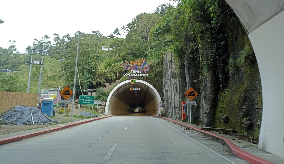 Uno de los túneles en la vía la línea entre Calarcá y Cajamarca Uno de los túneles en la vía la línea entre Calarcá y Cajamarca