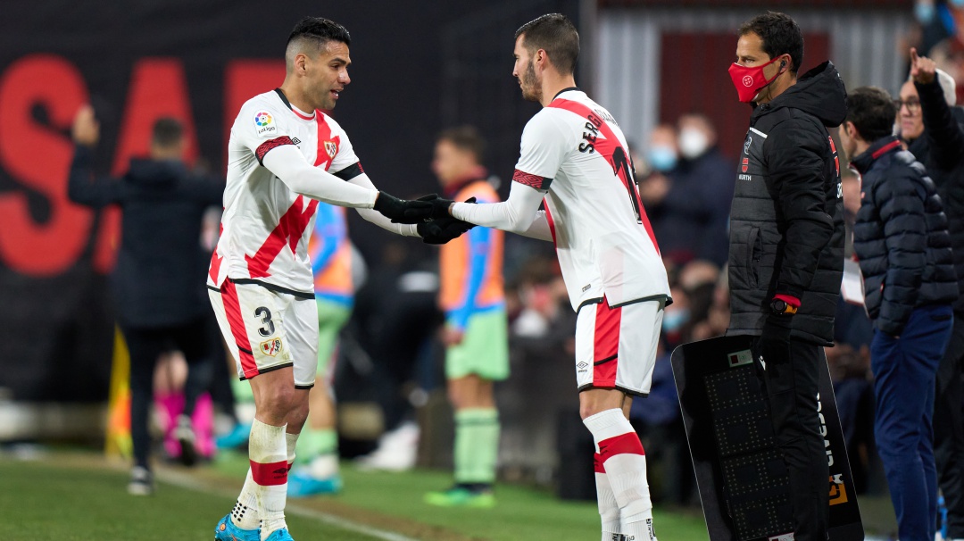 La IFAB aprueba las cinco sustituciones de manera permanente en el fútbol