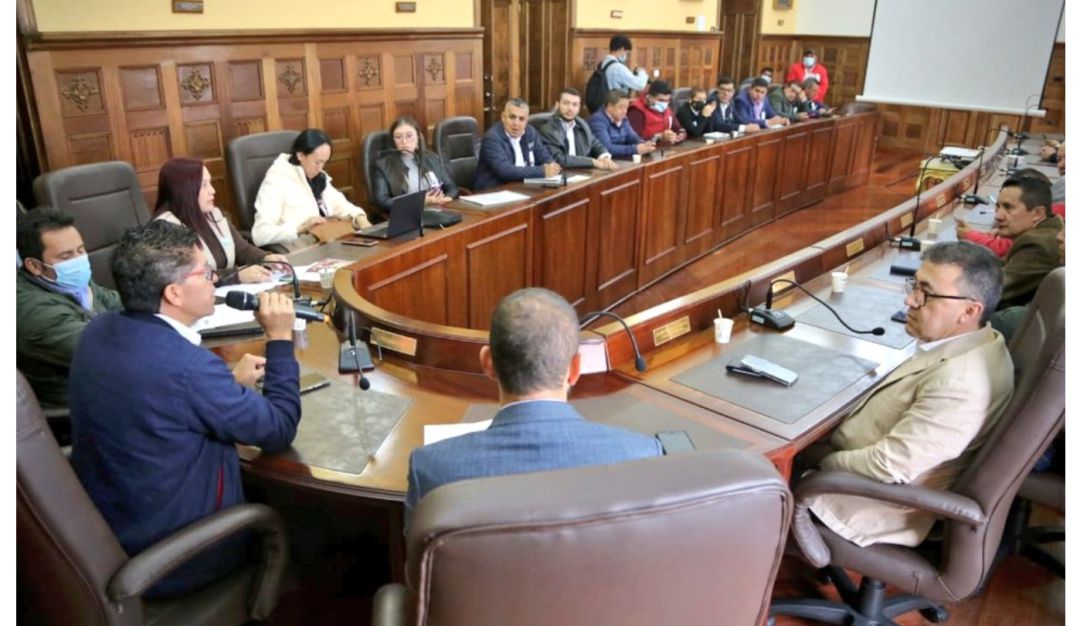 Gobierno departamental solicitará al ICA que en 2 años no se retire ganado de parques naturales. Gobierno departamental solicitará al ICA que en 2 años no se retire ganado de parques naturales.