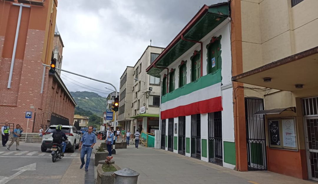 Los balcones en Calarcá, rinden honor a los 136 años de fundación en la villa del cacique Los balcones en Calarcá, rinden honor a los 136 años de fundación en la villa del cacique