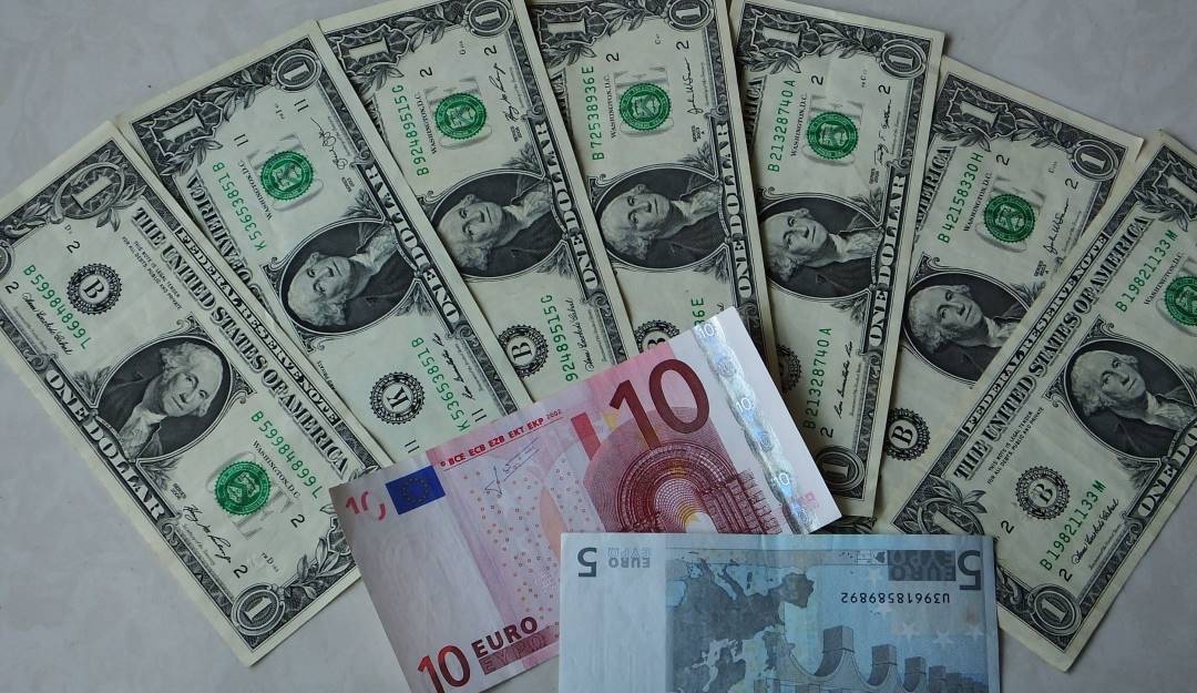 Comparación del euro frente al dólar. Foto: Getty Comparación del euro frente al dólar. Foto: Getty
