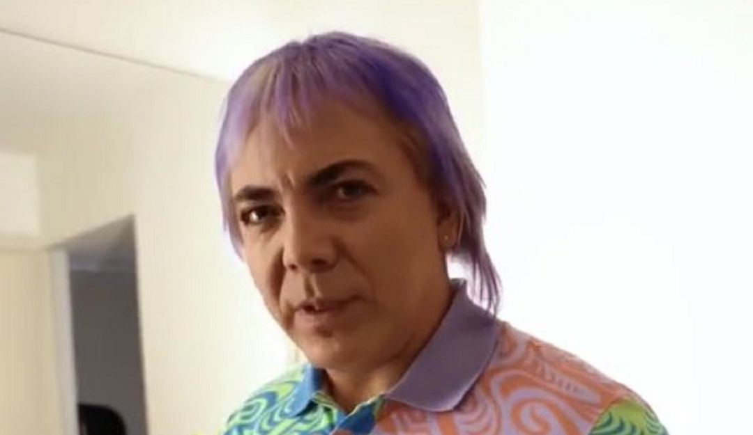 Cristian Castro reaparece con polémico look y responde a los comentarios Cristian Castro reaparece con polémico look y responde a los comentarios