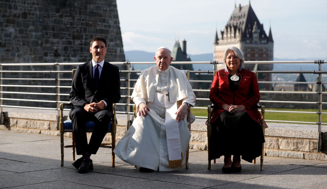 El presidente de Canadá, Justin Trudeau; papa Francisco y la gobernadora general de ese país, Mary Simon. El presidente de Canadá, Justin Trudeau; papa Francisco y la gobernadora general de ese país, Mary Simon.