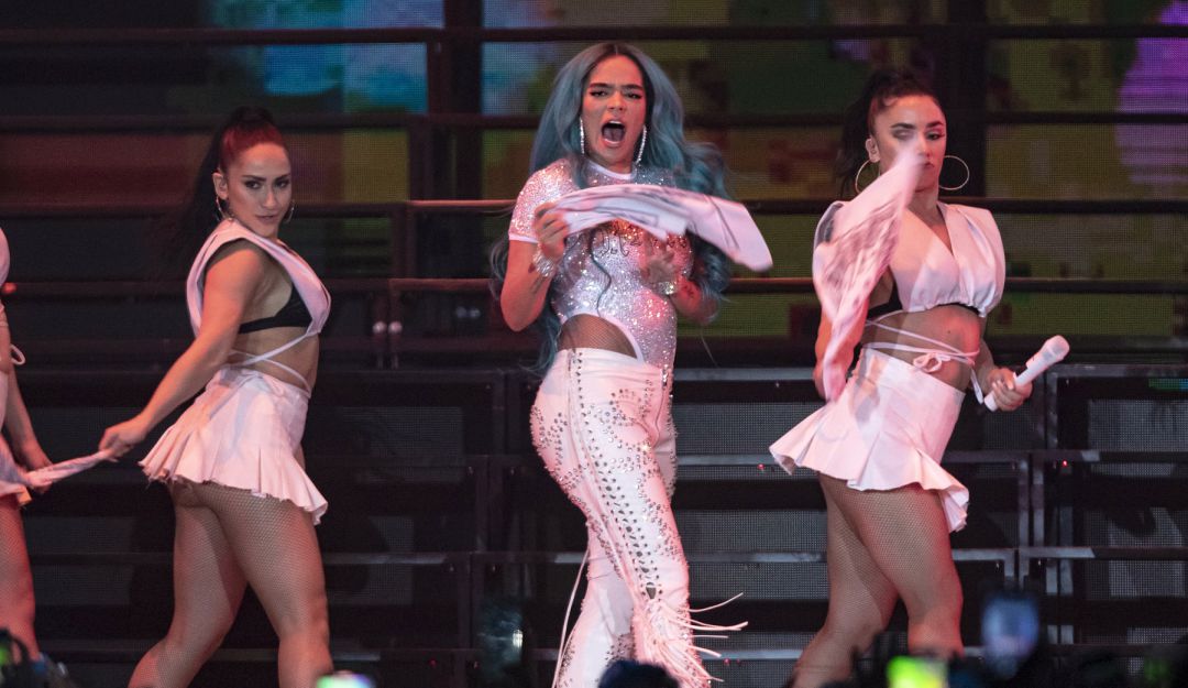 "Nos despedimos de todo lo pasado": Karol G le dice adiós al pelo azul "Nos despedimos de todo lo pasado": Karol G le dice adiós al pelo azul