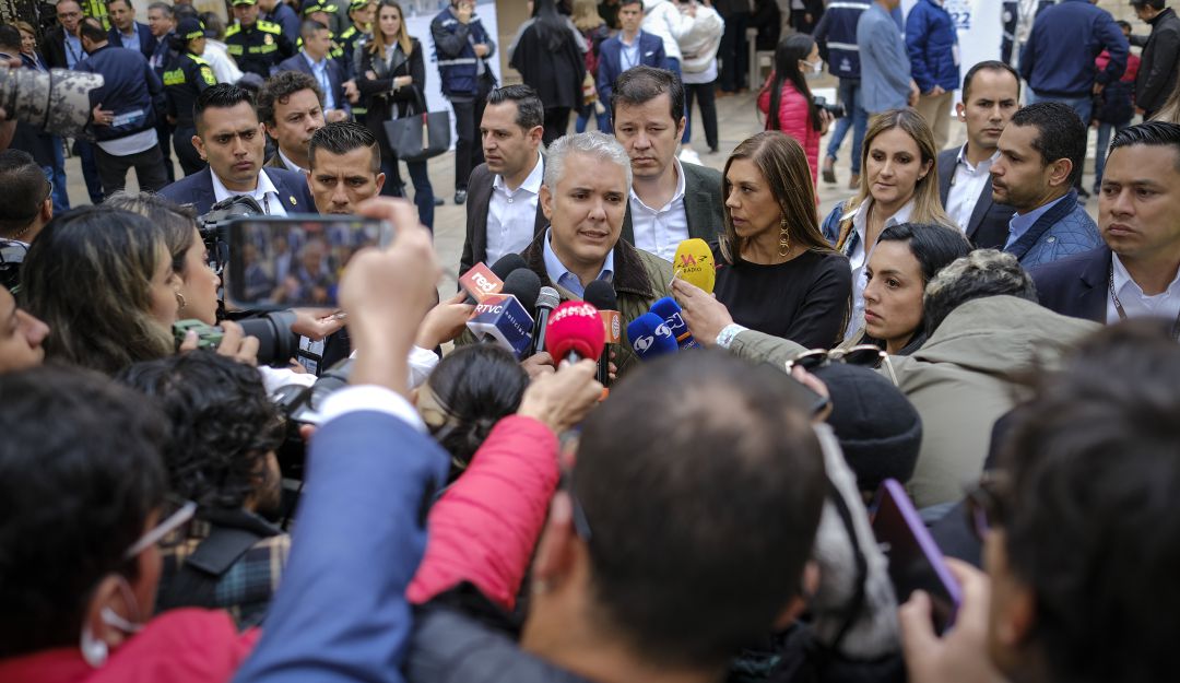 Presidente Iván Duque y periodistas. Presidente Iván Duque y periodistas.