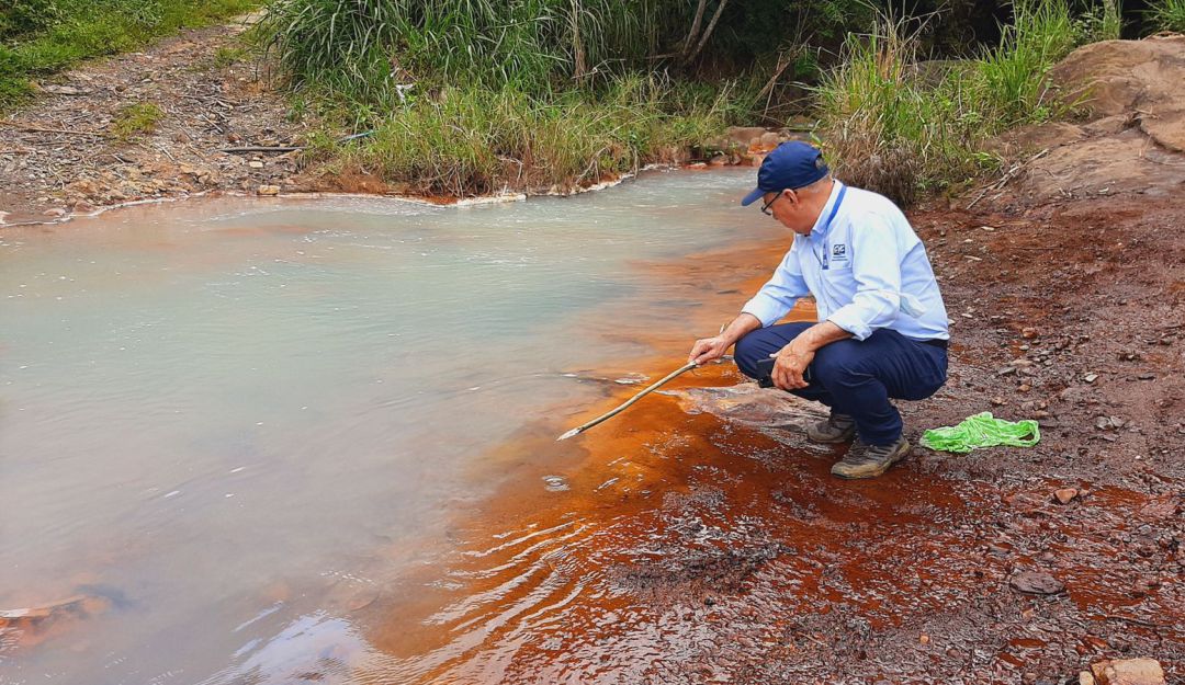 Contaminación Río Aguacatal, afluente del Río Cali Contaminación Río Aguacatal, afluente del Río Cali