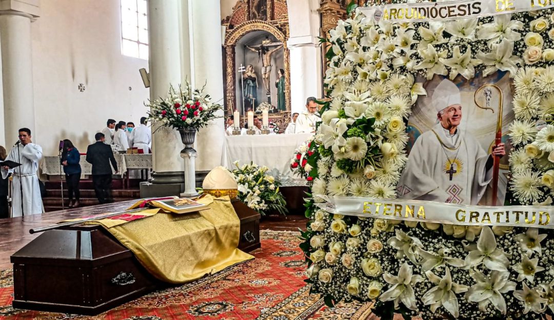 En cripta de la Catedral de Tunja fue sepultado Monseñor Luis Agusto Castro Quiroga. En cripta de la Catedral de Tunja fue sepultado Monseñor Luis Agusto Castro Quiroga.