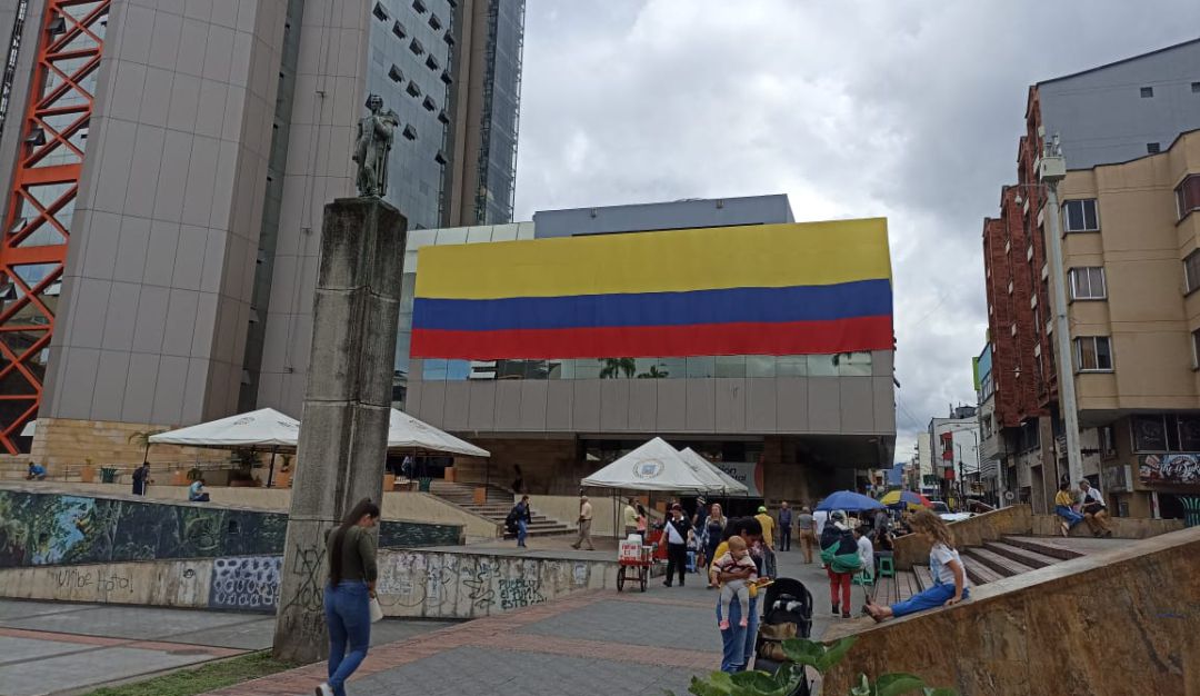 Fin de semana de posesión presidencial en Colombia, el pabellón nacional izado en la gobernación del Quindío Fin de semana de posesión presidencial en Colombia, el pabellón nacional izado en la gobernación del Quindío