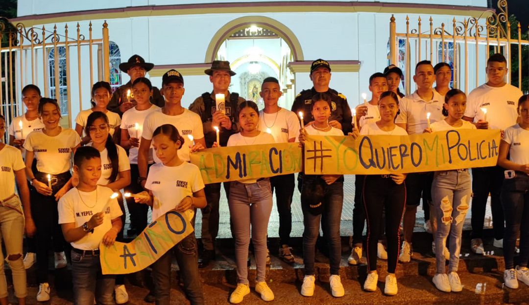 De manera simultánea, en varios municipios y corregimientos del departamento se realizó un homenaje a los uniformados de la institución De manera simultánea, en varios municipios y corregimientos del departamento se realizó un homenaje a los uniformados de la institución