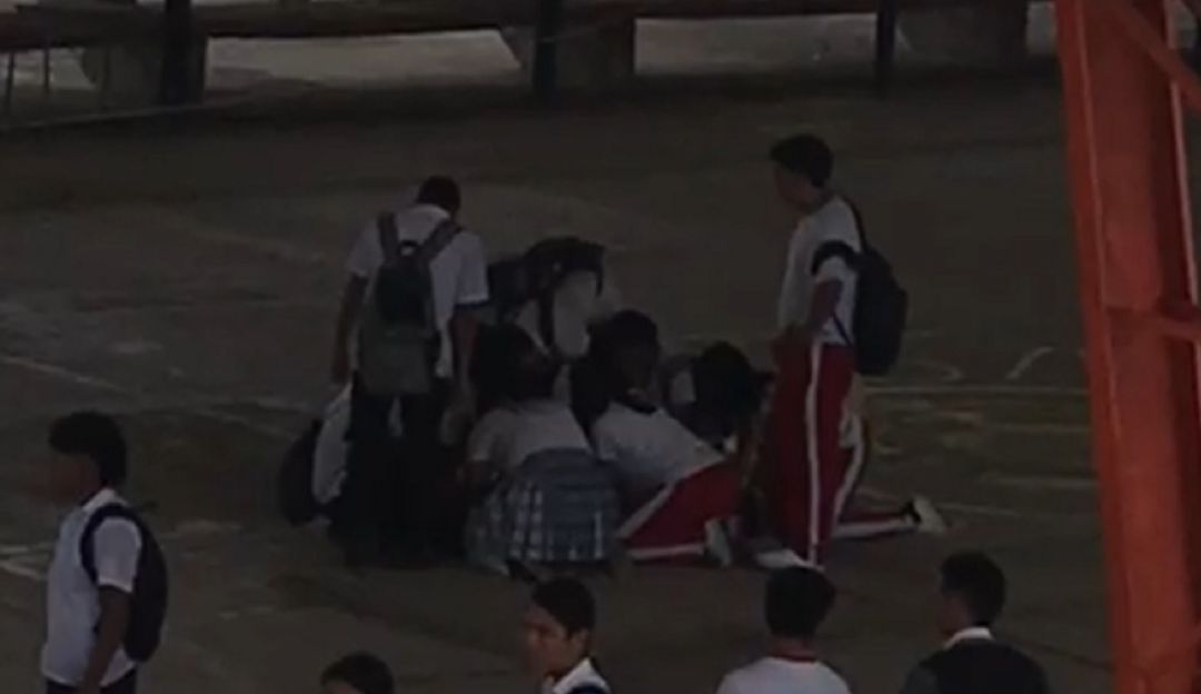 Varios estudiantes resultaron afectados al parecer cuando realizaban un misterioso juego que circula en redes sociales. Varios estudiantes resultaron afectados al parecer cuando realizaban un misterioso juego que circula en redes sociales.