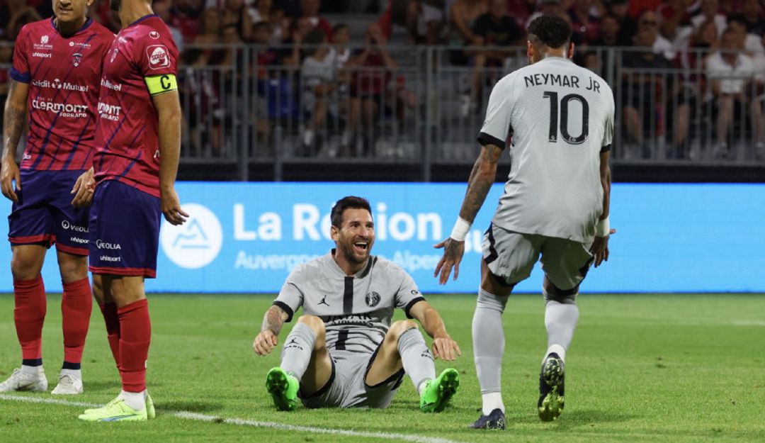 Celebración entre Messi y Neymar en la goleada del PSG ante Clermont Foot Celebración entre Messi y Neymar en la goleada del PSG ante Clermont Foot