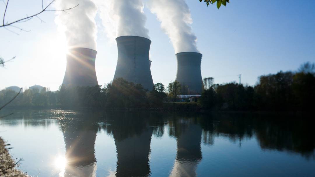 Francia cierra temporalmente tres plantas de energía nuclear por sequía