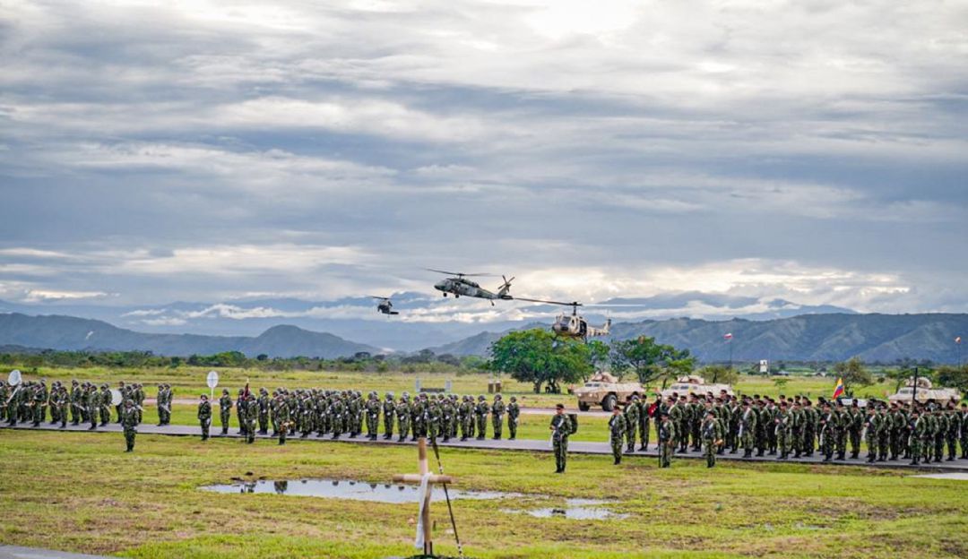 Despedida de Duque al Ejército: no fue a la muestra de armas y llegó tarde Despedida de Duque al Ejército: no fue a la muestra de armas y llegó tarde