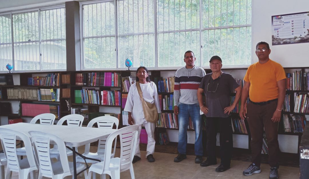 Bblioteca ‘El encanto’ Institución Etnoeducativa Distrital Zalemaku Sertuga ubicada en pueblo Wiwa Gotsezhy.
Bblioteca ‘El encanto’ Institución Etnoeducativa Distrital Zalemaku Sertuga ubicada en pueblo Wiwa Gotsezhy.