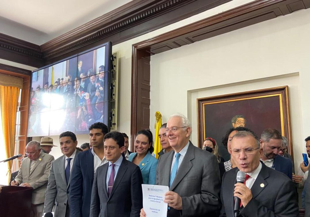 Gobierno de Gustavo Petro radica ante el Congreso la reforma tributaria