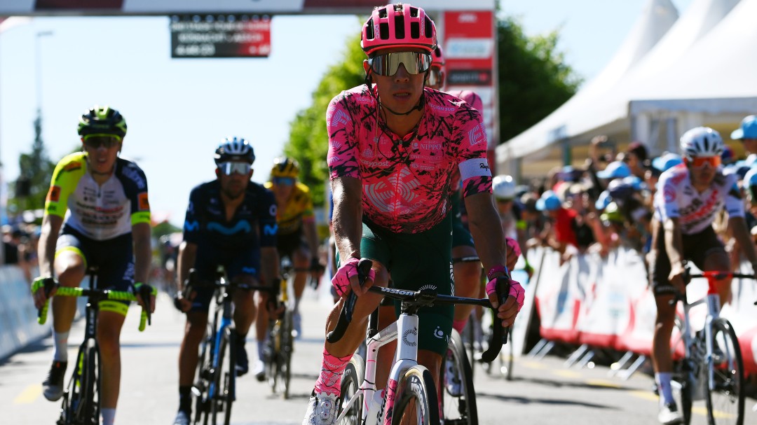 Figuras del ciclismo colombiano, sufriendo por no descender en Raking UCI