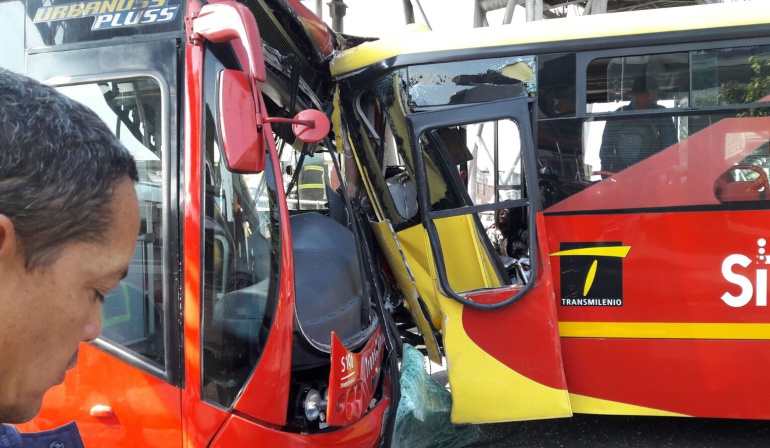 Accidente Transmilenio En La Calle 80 25 Heridos Por Choque Múltiple De Transmilenio En La 9926